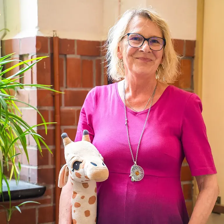 zeigt die Schulsozialarbeiterin Frau Ritter.